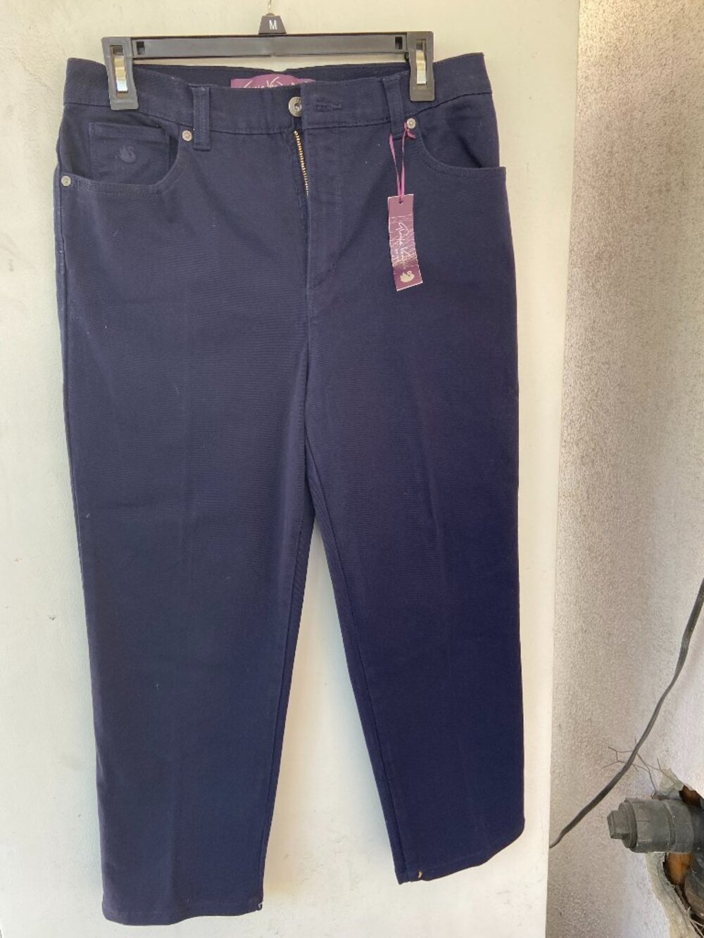 The NWT Gloria Vanderbilt Amanda Denim Jeans in Dark Wash, size 8